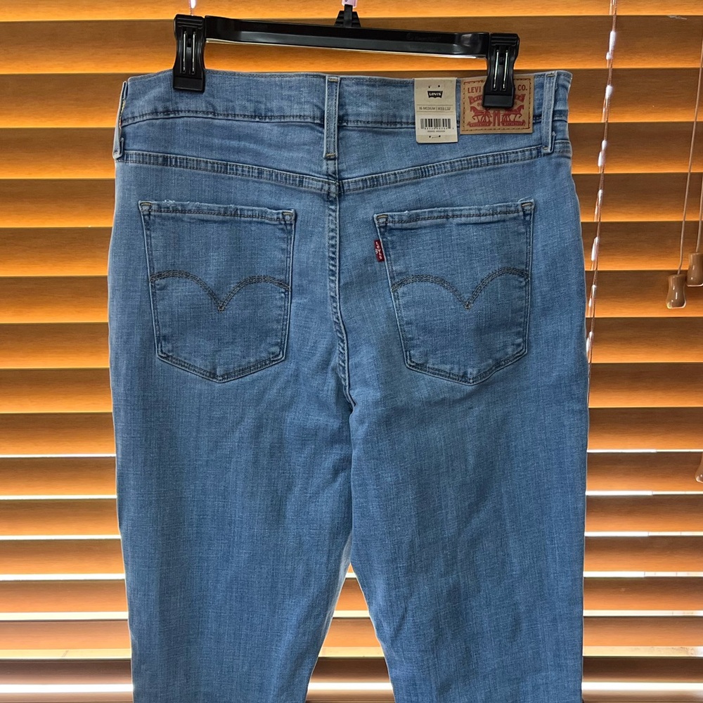 Levis Women Jeans (Brand New)